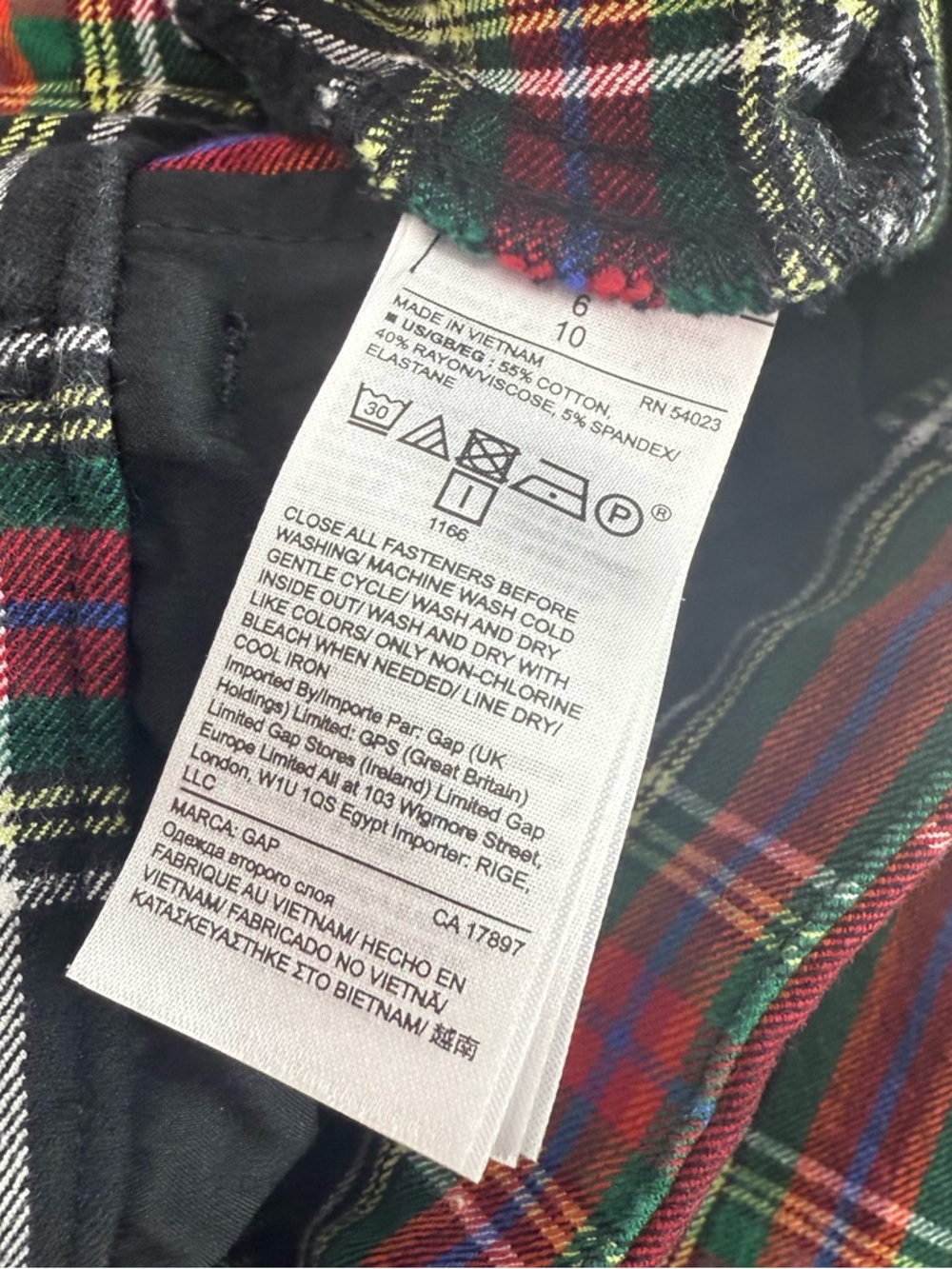 GAP Signature Skinny Ankle Trousers in with a Red, Green & Black pattern way Y2K - Picture 9 of 10